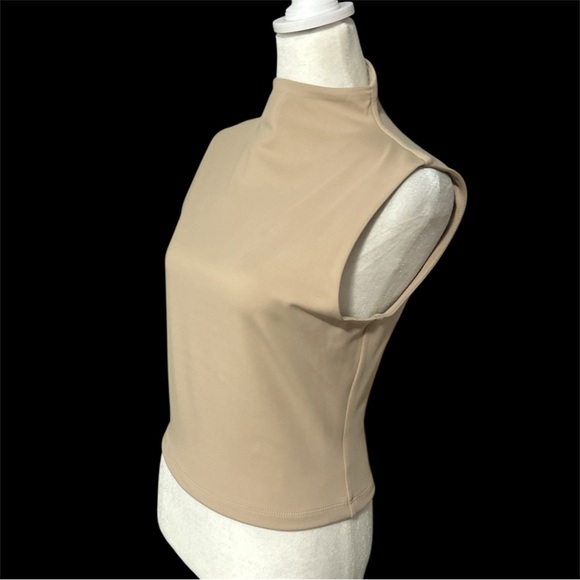 Express Body Contour High Compression Mock Neck Cropped Tank - Picture 4 of 6